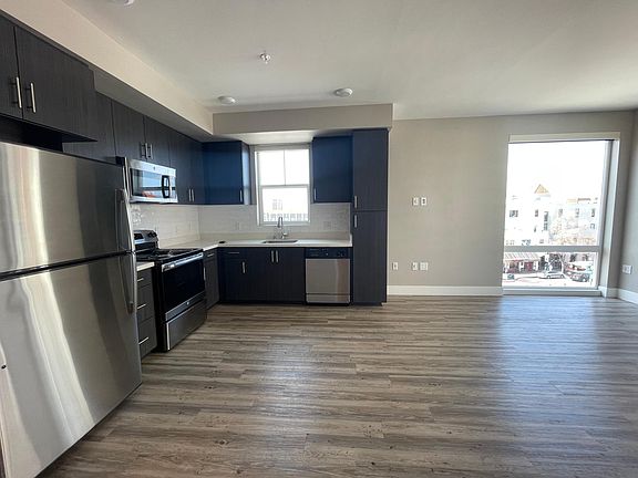 3rd image of 555 W Date St #202