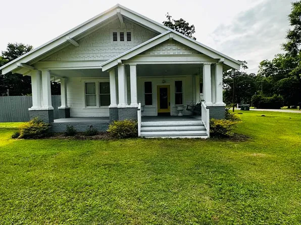 209 Ocmulgee St E, Broxton, GA 31519