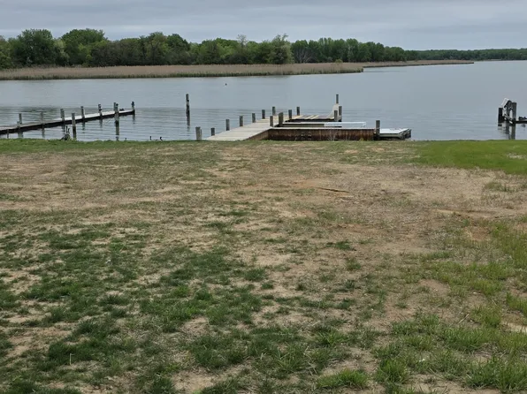 6510 N Point Rd, 6510 N Point Rd #B, Sparrows Pt, MD 21219