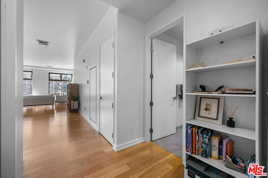 2 bed, 2.0 bath, 1270 sqft, $3,500 — Photo 3