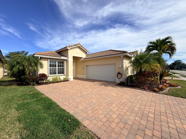 4315 NW Oakbrook Cir