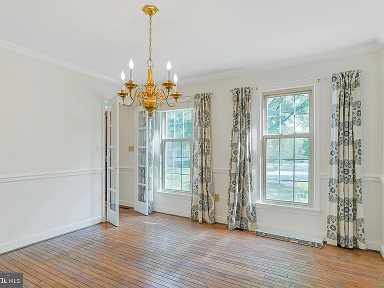 629 Lancaster St — Photo 24