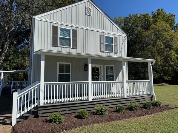 20440 Todd Ave, Battery Park, VA 23304