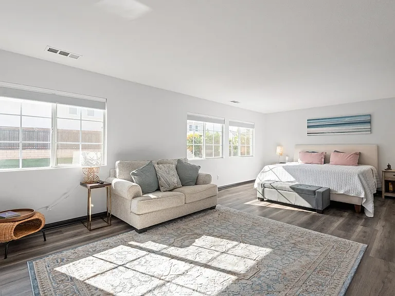 450 Rocco Cir — Photo 15