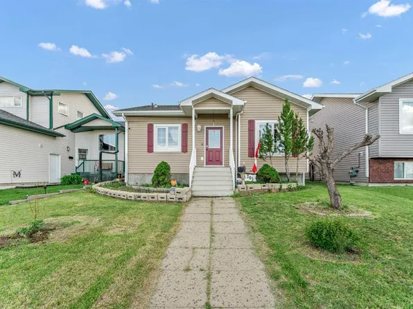 305 N 5th Ave SW, Redcliff, AB T0J 2P2