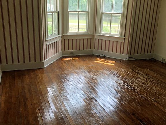 4th image of 401 Darden St