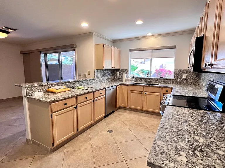 3310 E Nighthawk Way — Photo 4