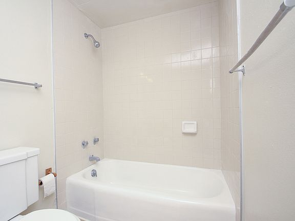 5th image of 604-36 S Washington Sq #2809