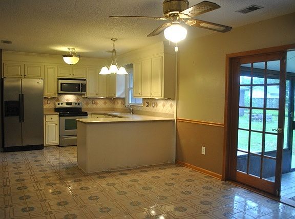 3rd image of 610 Longstreet St