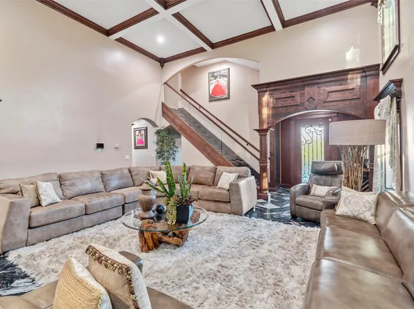 1006 Manning St, Grand Prairie, TX 75051