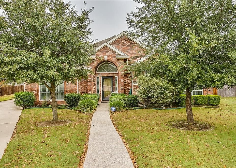 1st image of 824 Flagstone Dr