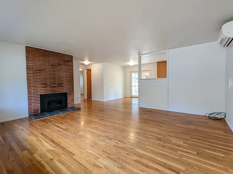 3170 University St — Photo 6