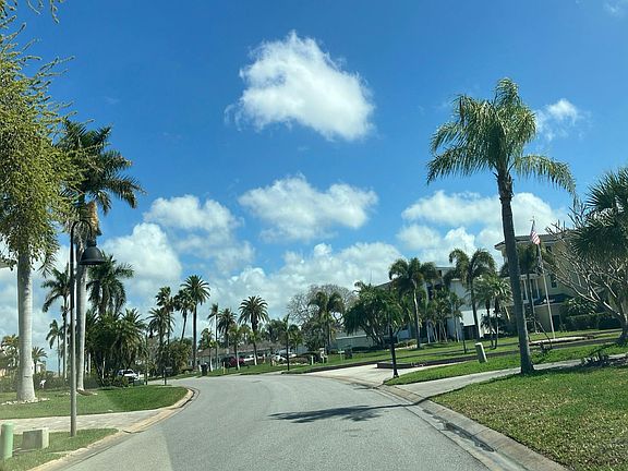 3rd image of 333 Bath Club Blvd N