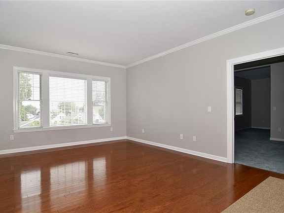 2nd image of 600 N Broadway St #3B