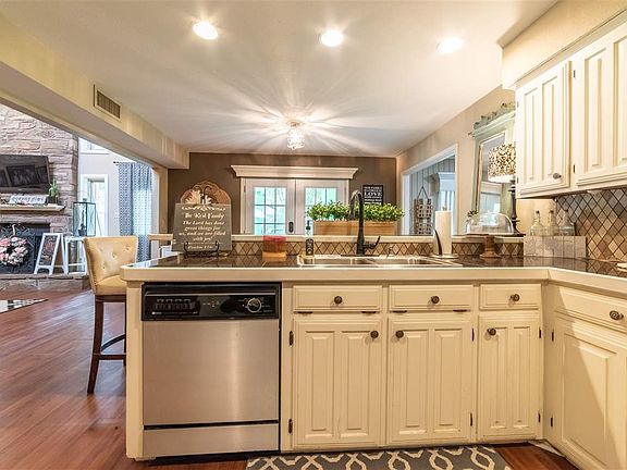 5th image of 1204 Canterbury Blvd