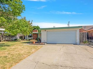 8890 Halverson Dr, Elk Grove, CA 95624