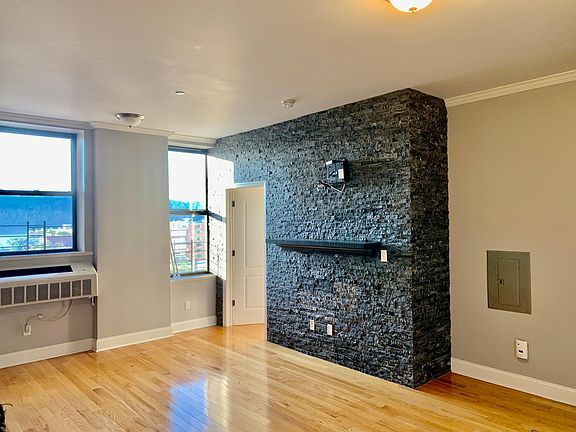 Apt 5H 2 bedroom. Living room