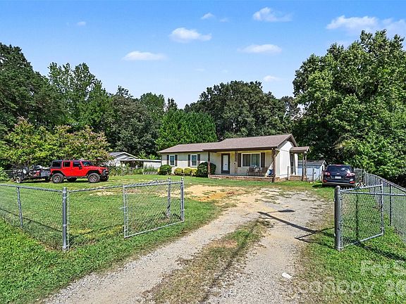 4th image of 808 E Chestnut St