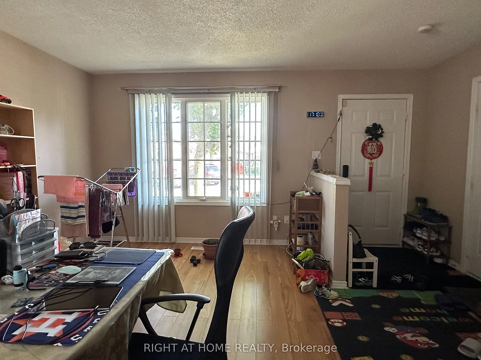 3 bed, $2,550 — Photo 2