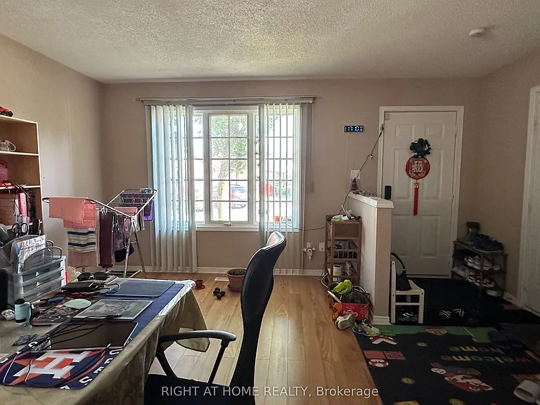 59 Pennybrook Cres #4 — Photo 2