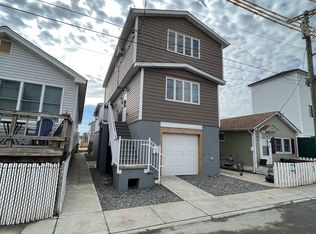 22 W 16th Rd #1, Far Rockaway, NY 11693