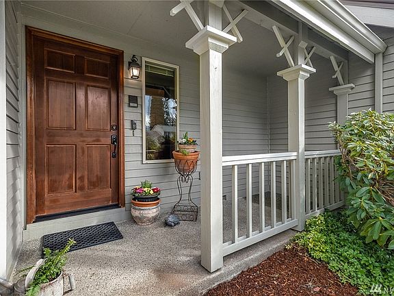Love the welcoming front porch!