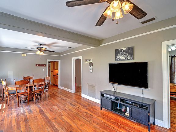 4th image of 208 S Myrtle Ave