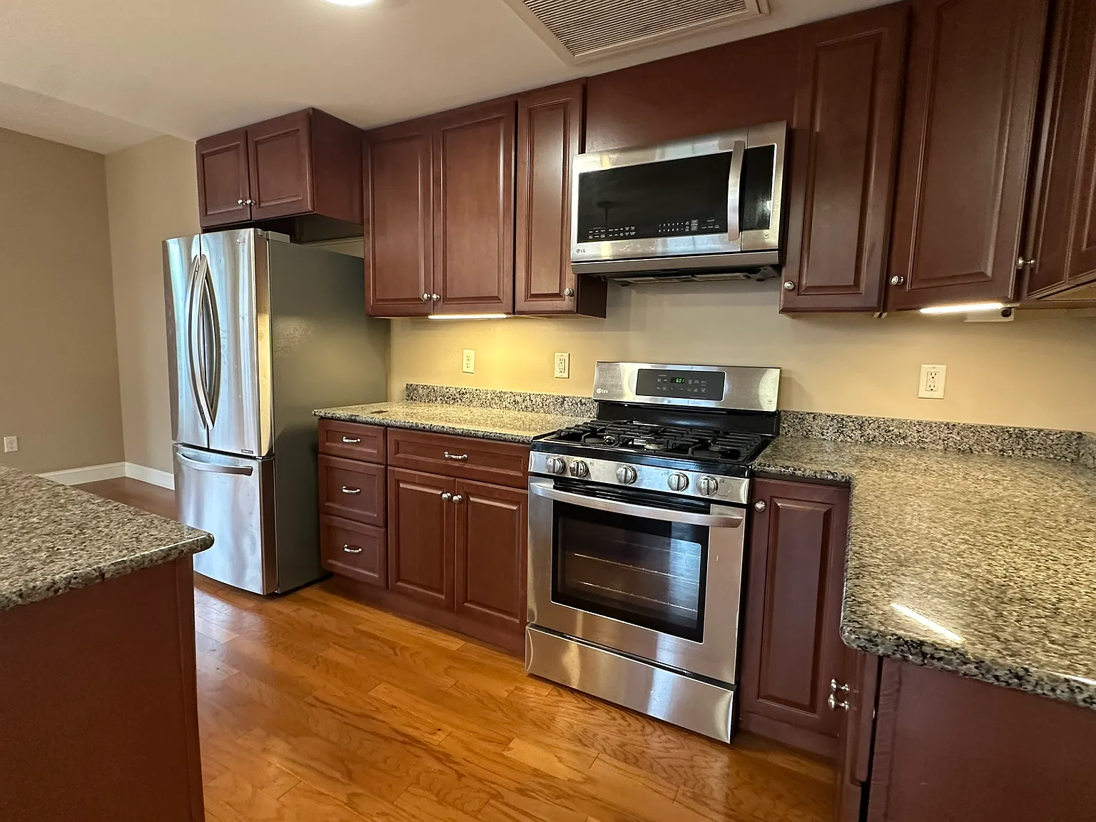 1 bed, $2,200 — Photo 4
