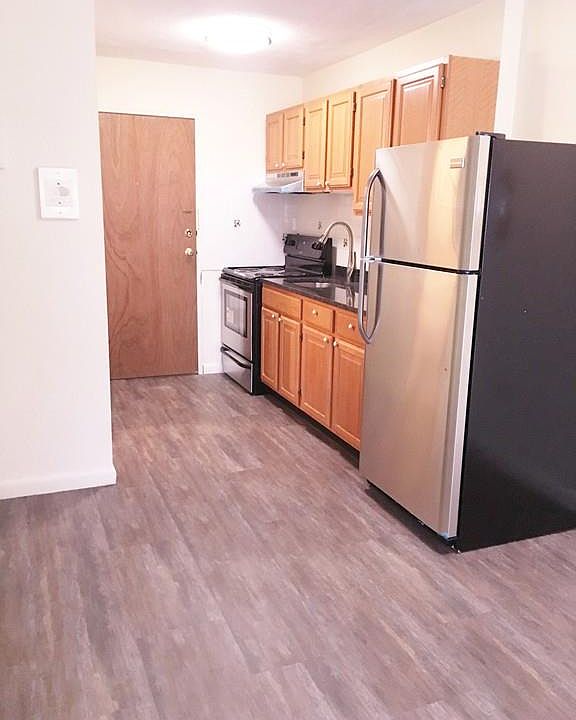 2nd image of 741 E 6th St APT 06