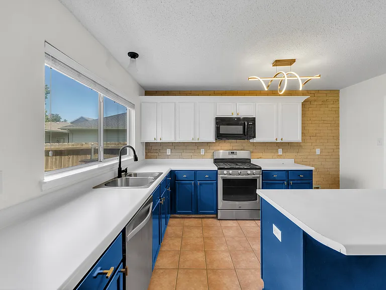 13221 Elmhurst Dr — Photo 19