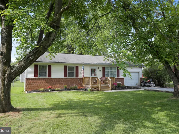 178 Evergreen Dr, Charles Town, WV 25414