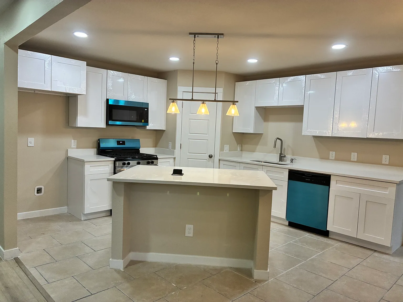 3 bed, 1528 sqft, $1,700 — Photo 2