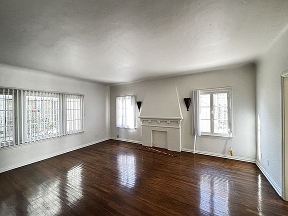3rd image of 863 N Alexandria Ave #863