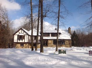 7489 Oakwood Dr, Brookfield, OH 44403