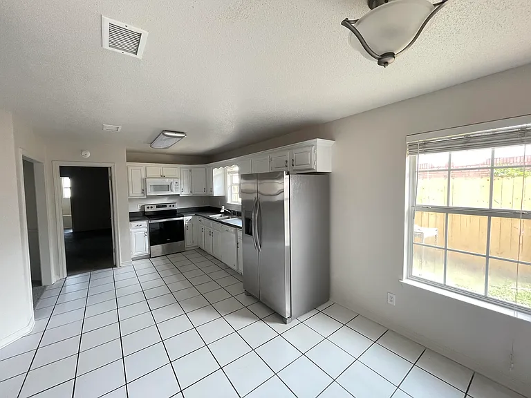 2212 Peachwood Ct — Photo 9