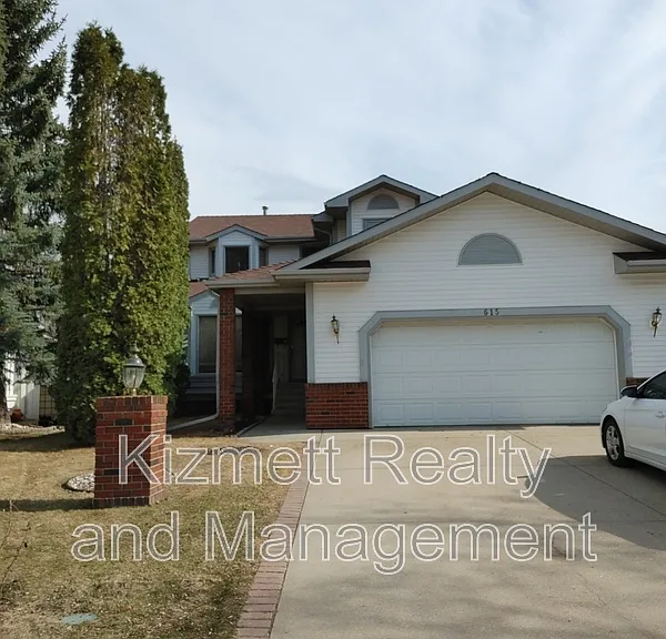 615 Forest Ln NW — Photo 1
