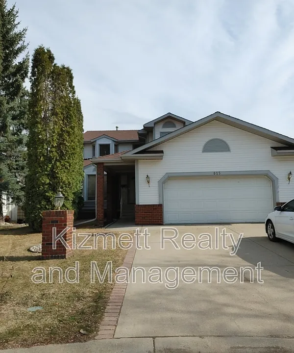 615 Forest Ln NW