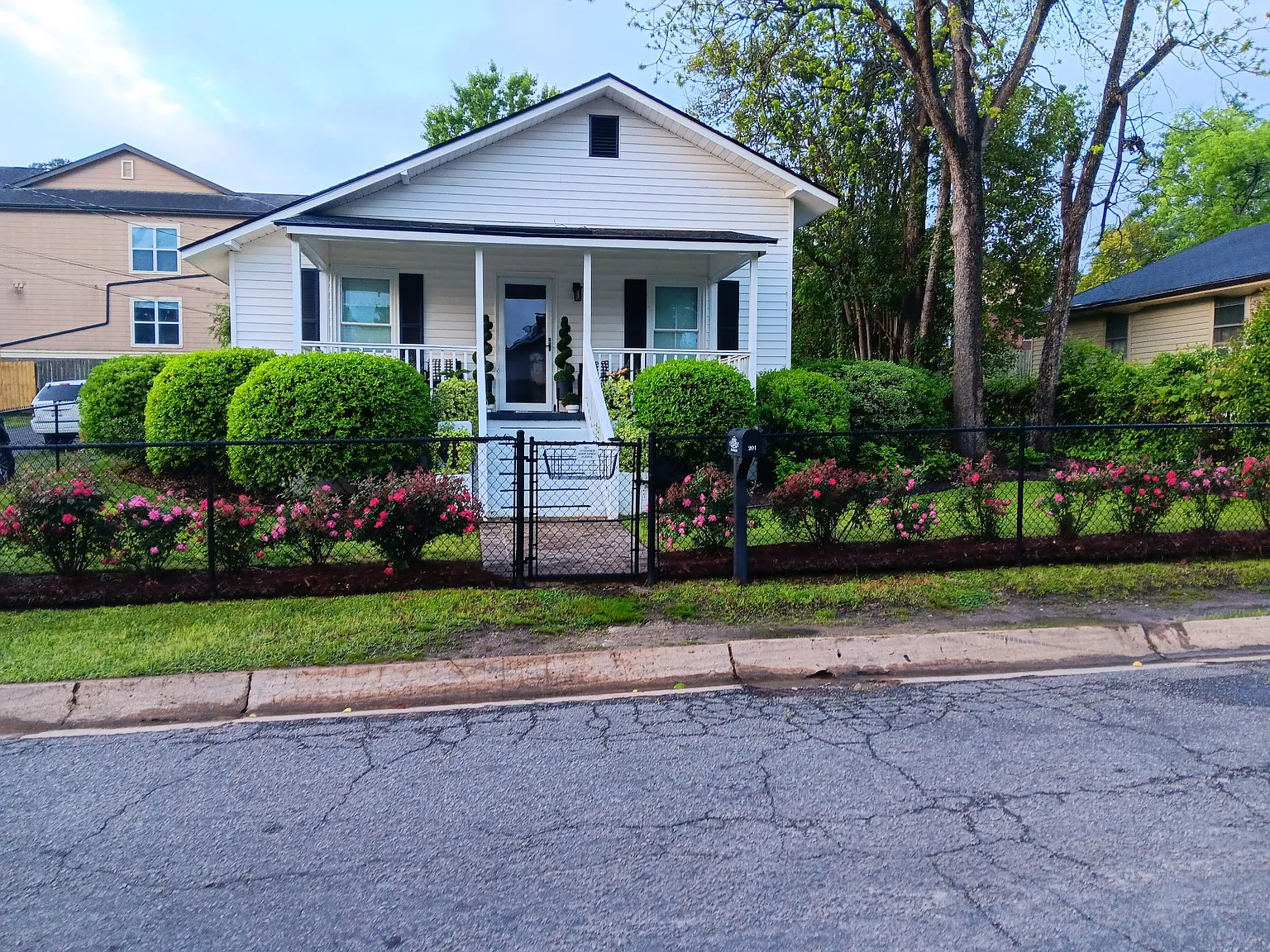 2 bed, 861 sqft, $1,800 — Photo 1