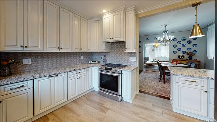 Sold by Trademarko Realty Inc | media 3