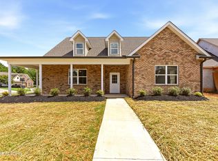 162 Crossroads Blvd, Oak Ridge, TN 37830