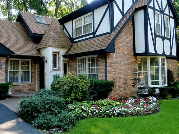 2nd image of 4711 Woodland Ct