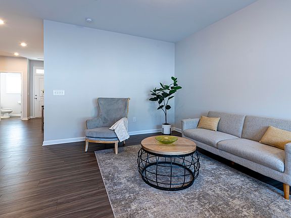 3rd image of 804 Oak Center Dr