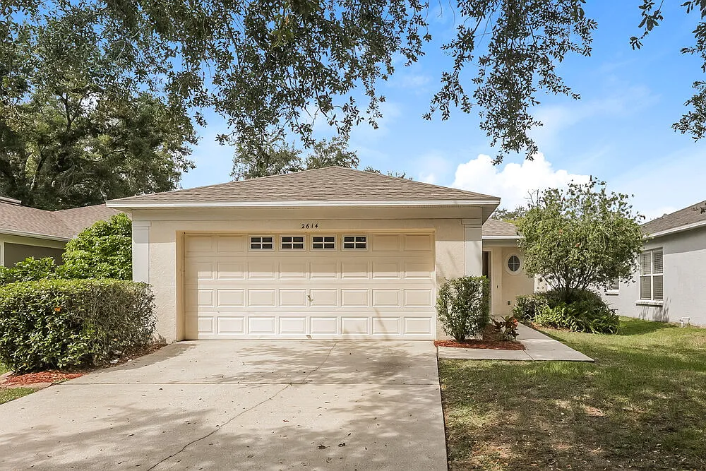 3 bed, 2.0 bath, 1276 sqft, $2,065 — Photo 1