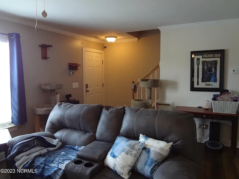 205 S Pointe Dr #B — Photo 16