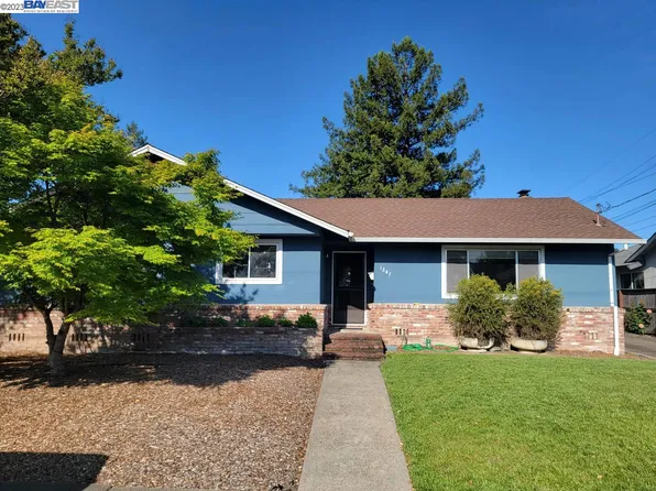 1247 Martha Way, Santa Rosa, CA 95405