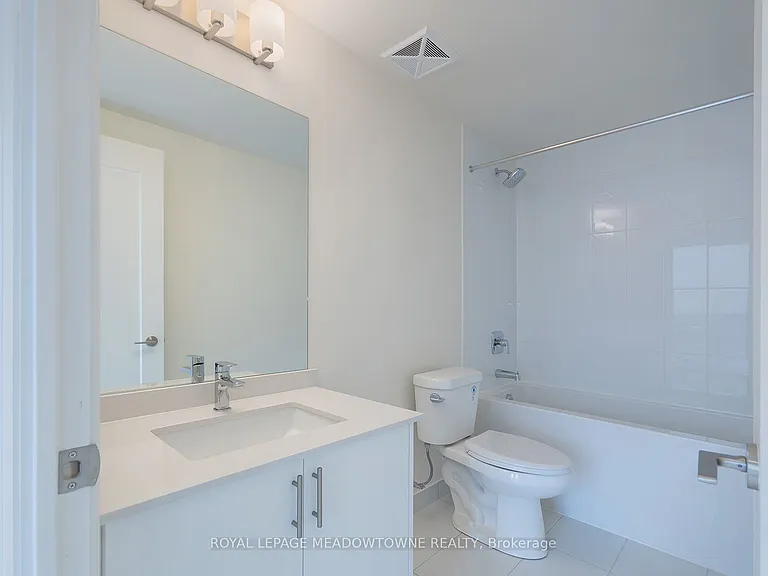 27 Korda Gate #1811 — Photo 27