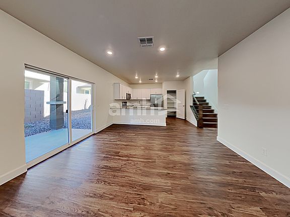 4th image of 638 W Harbor Dr