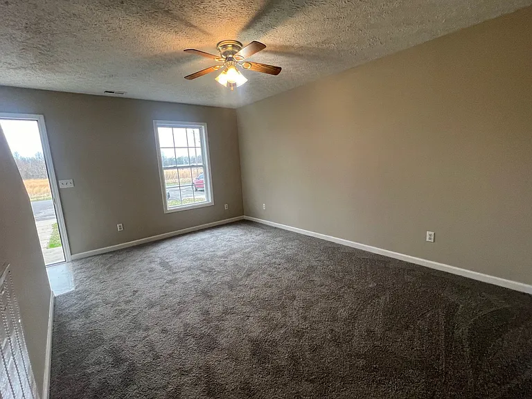 411 Pepper St — Photo 4