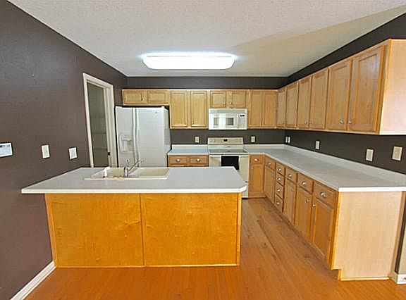 5th image of 9812 Veridian Ln