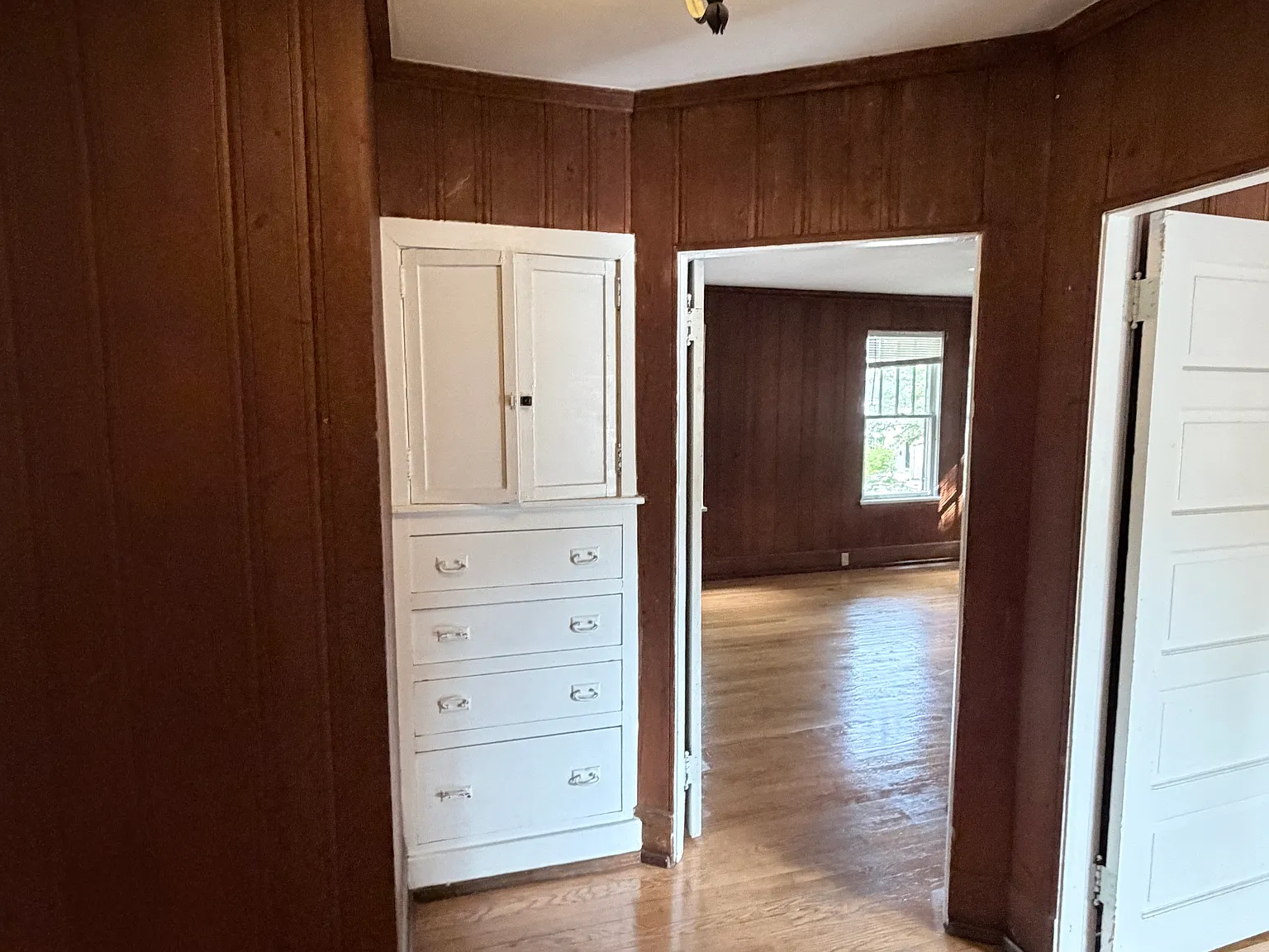 3 bed, 1.5 bath, 1300 sqft, $2,500 — Photo 3